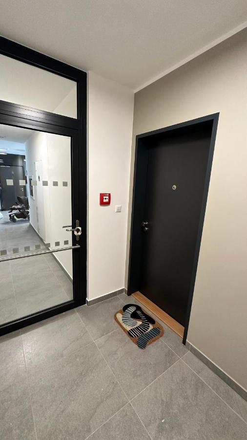 Holesovice Delight: Modern Comfort With A Twist In Prague 7 Екстер'єр фото