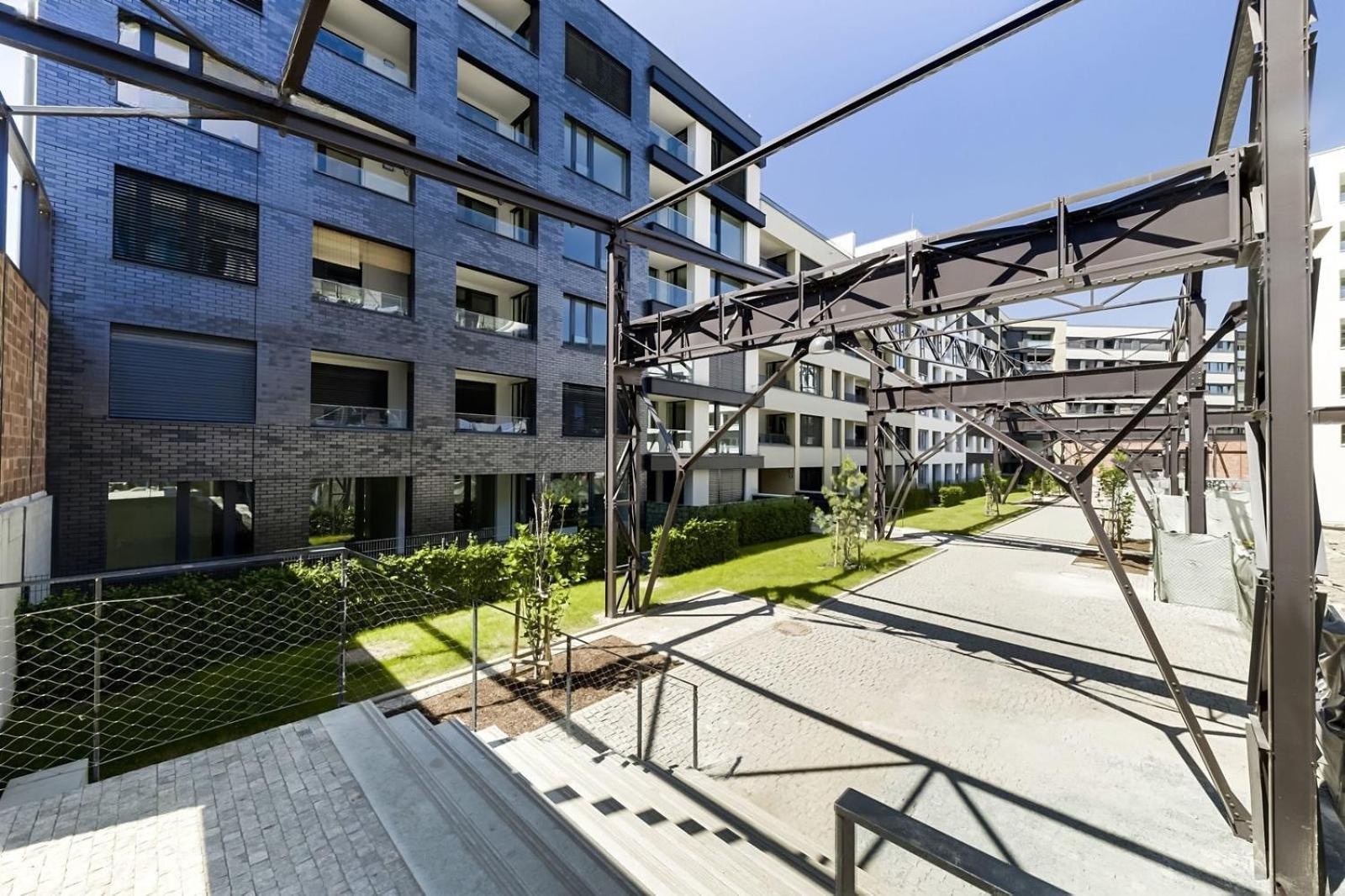 Holesovice Delight: Modern Comfort With A Twist In Prague 7 Екстер'єр фото