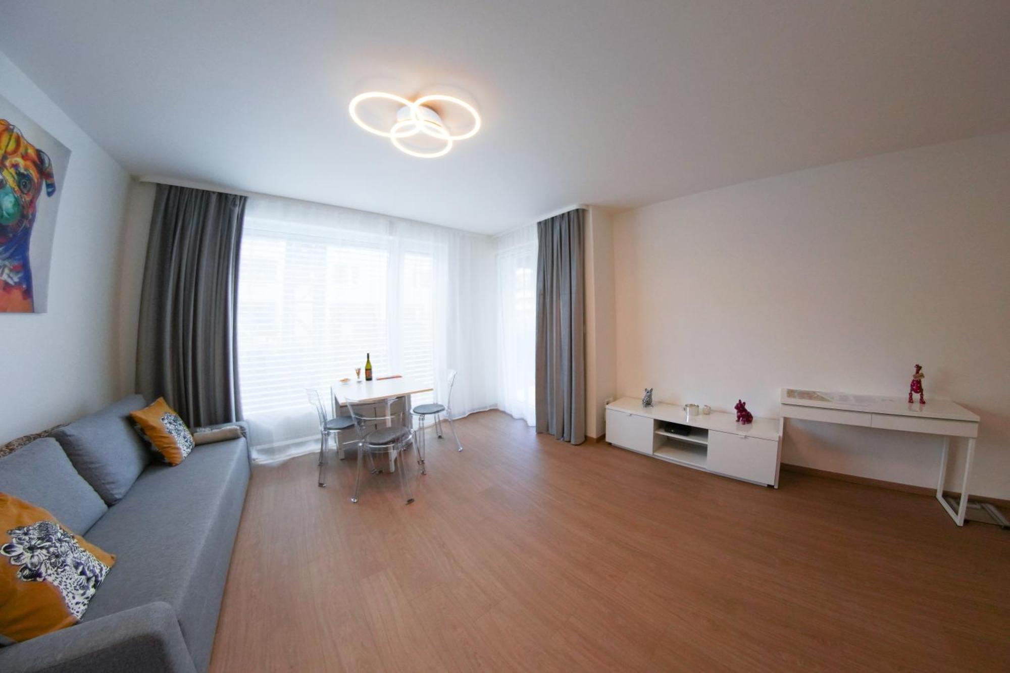 Holesovice Delight: Modern Comfort With A Twist In Prague 7 Екстер'єр фото
