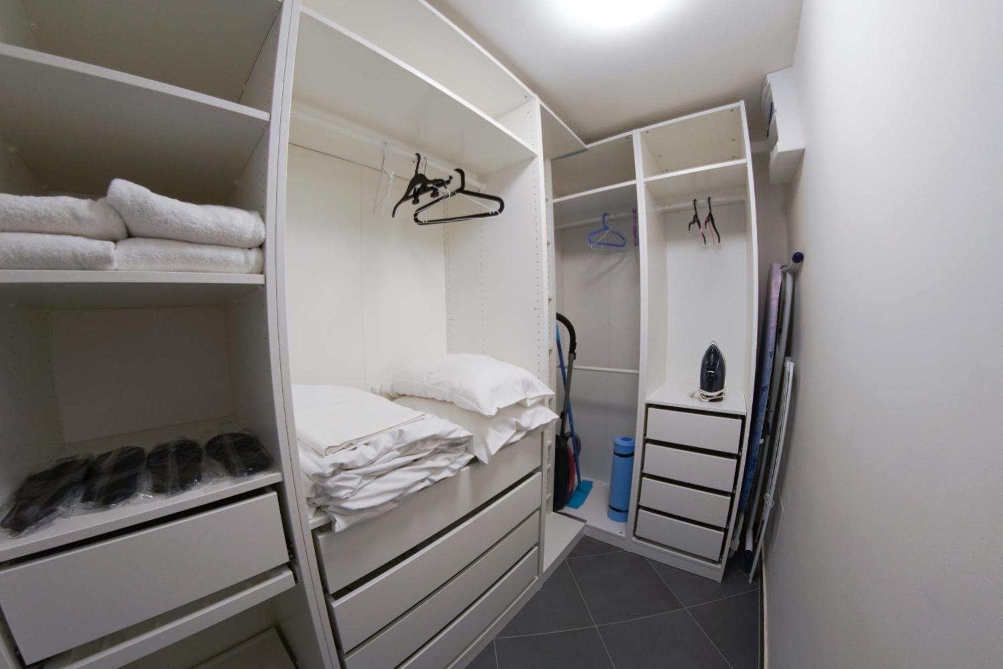 Holesovice Delight: Modern Comfort With A Twist In Prague 7 Екстер'єр фото