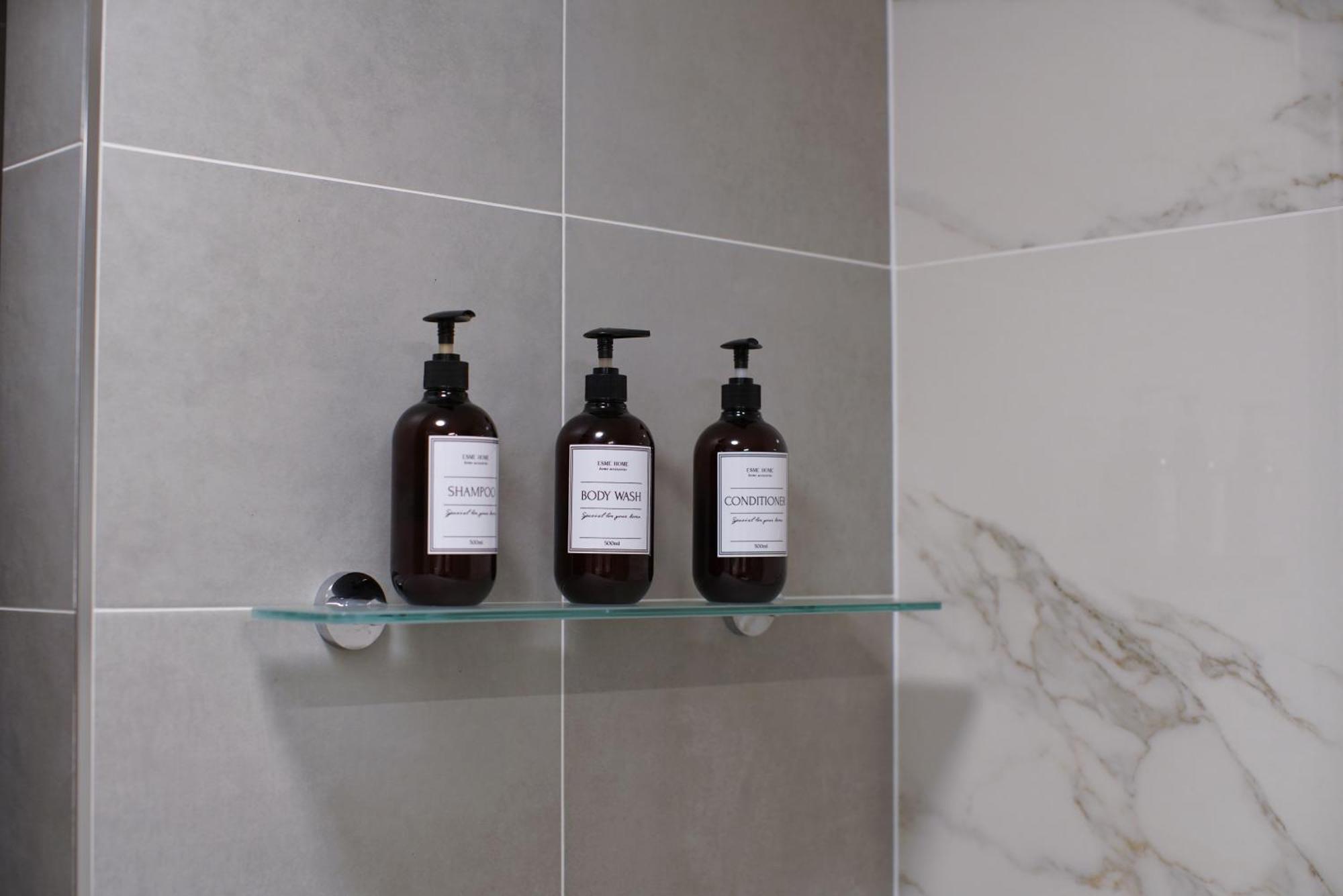 Holesovice Delight: Modern Comfort With A Twist In Prague 7 Екстер'єр фото