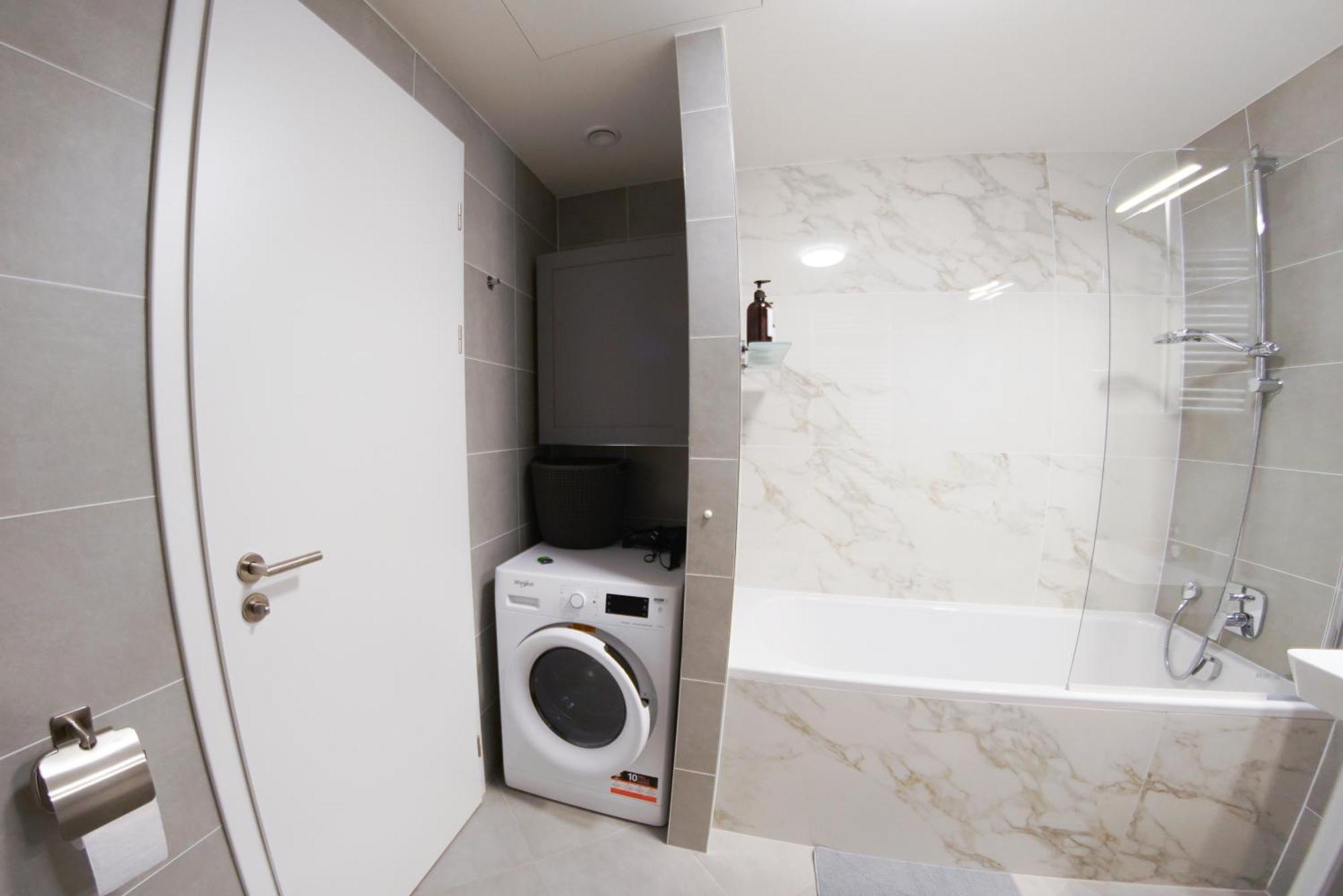 Holesovice Delight: Modern Comfort With A Twist In Prague 7 Екстер'єр фото