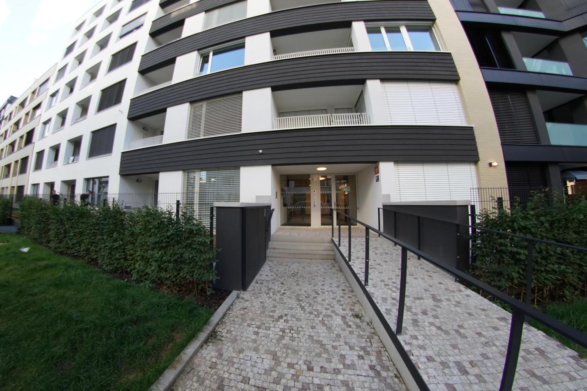 Holesovice Delight: Modern Comfort With A Twist In Prague 7 Екстер'єр фото